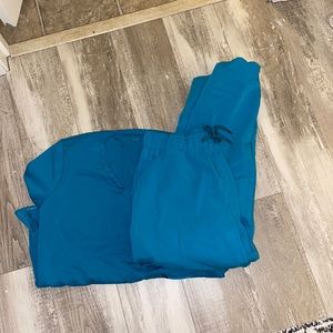 Jaanuu Scrub Set